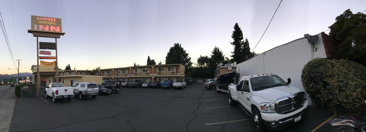 Sunset Inn Grants Pass Bagian luar foto