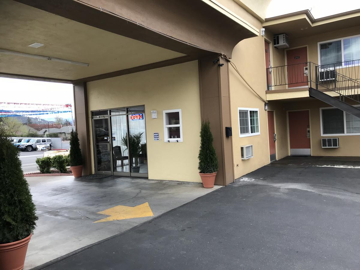 Sunset Inn Grants Pass Bagian luar foto